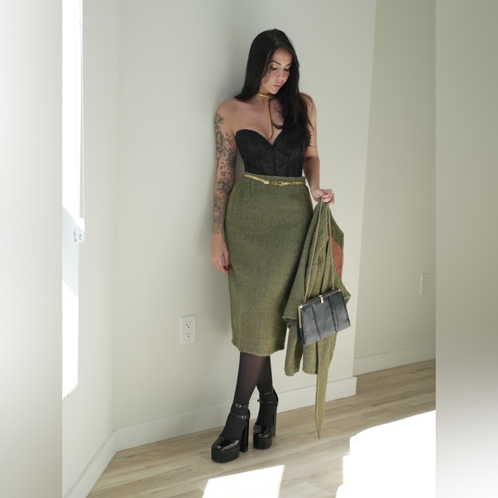 1960s True Vintage Wool Olive Green Tulip Skirt with Blazer - Picture 4 of 11